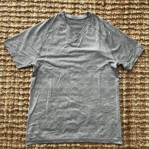 Lululemon Metal Vent Tech Short Sleeve V Neck Shirt Gray Size M EUC